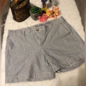 Khakis by Gap Girlfriend 5 inch Khakis Short